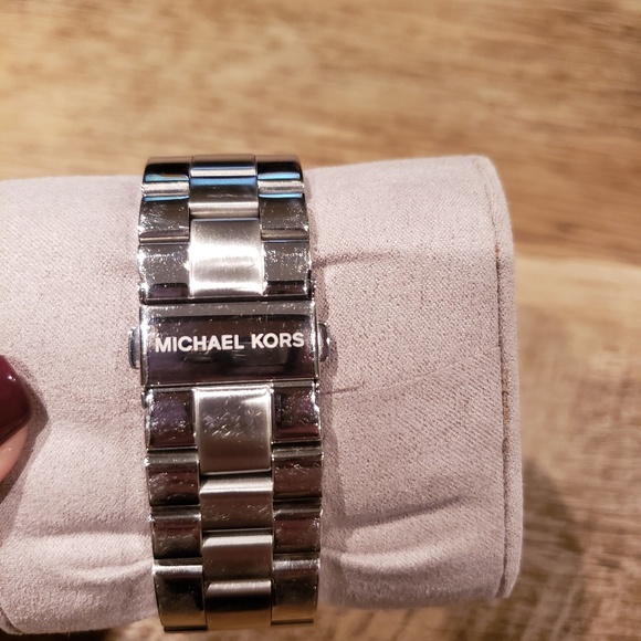 Michael Kors silver watch MK5385 - Picture 5 of 8